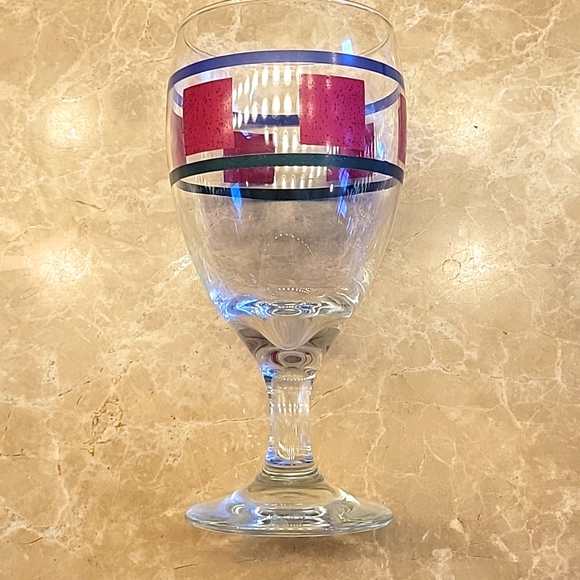 Set of 4 Goblet-style Drinking Glasses - Picture 11 of 15